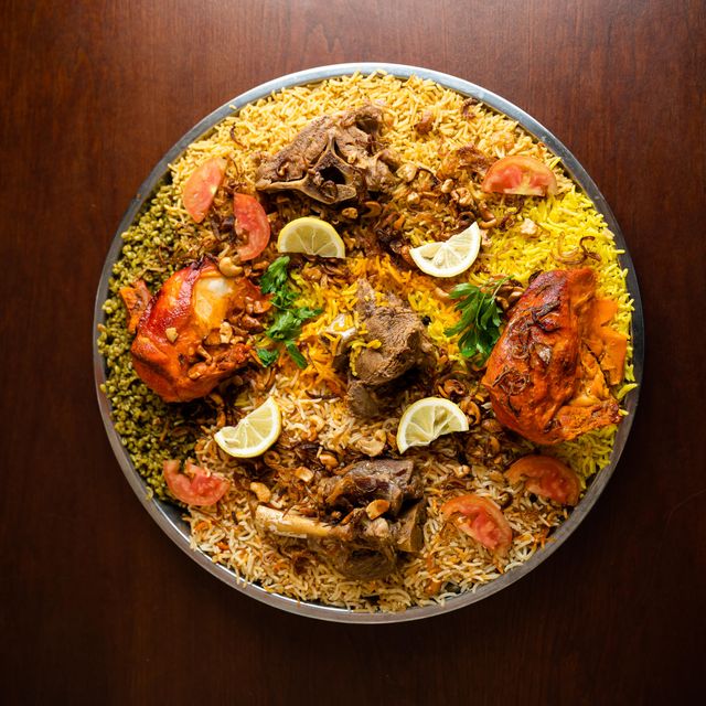 طبق أرز ولحم مشوي